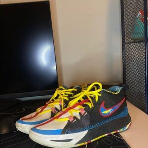 NIKE KYRIE IRVING FLYTRAPS